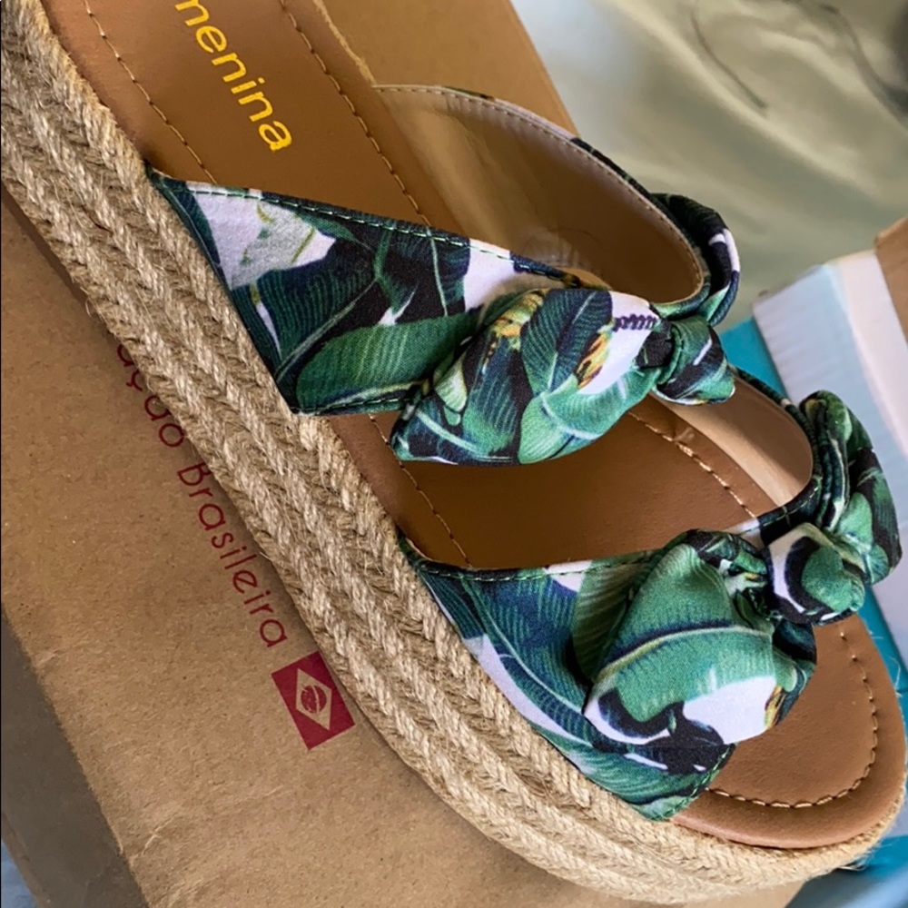 Menina sandals